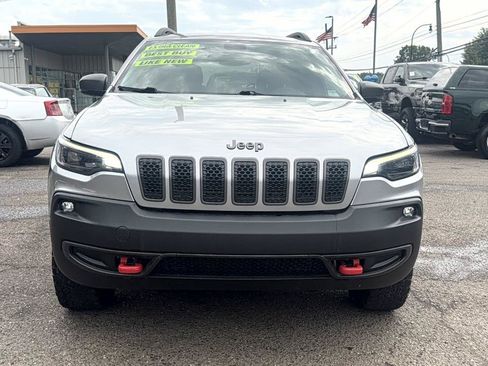 Used 2019 Jeep Cherokee Trailhawk w/ Cold Weather Group AWD/4WD image 2