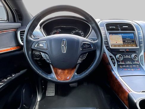 Used 2018 Lincoln MKX Reserve w/ Driver Assistance Package FWD image 6