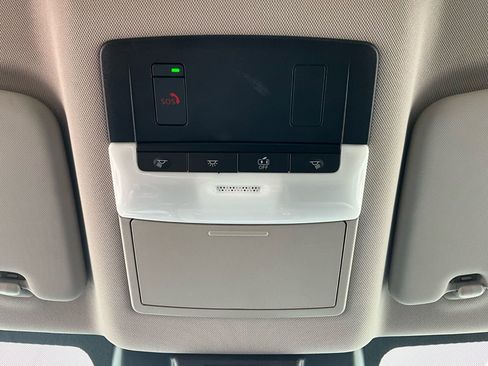 Used 2025 Nissan Rogue SV image 17