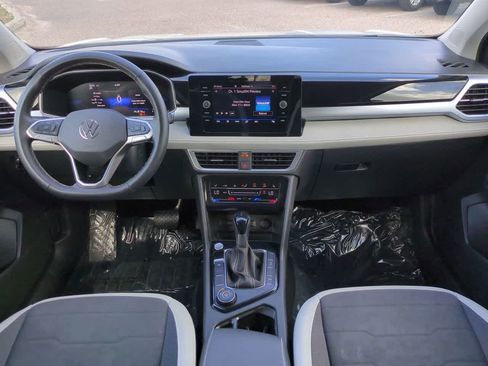 Used 2025 Volkswagen Taos SE AWD/4WD image 14