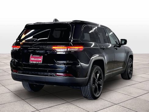 Used 2023 Jeep Grand Cherokee Limited w/ Black Appearance Package AWD/4WD image 14