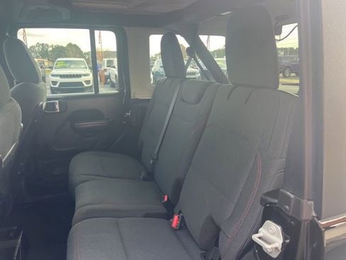 Used 2024 Jeep Wrangler Rubicon image 19