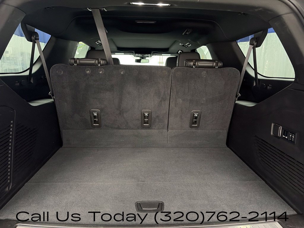 Used 2021 Chevrolet Suburban Z71 w/ Z71 Signature Package AWD/4WD image 11
