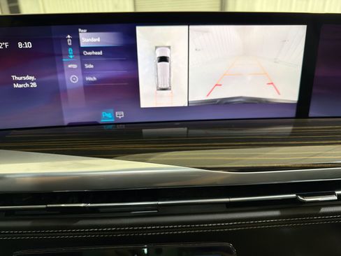 Used 2025 Cadillac Escalade Premium Luxury AWD/4WD image 18