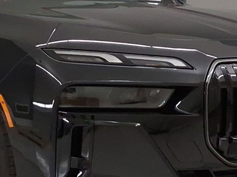 New 2026 BMW 740i w/ Premium Package image 18