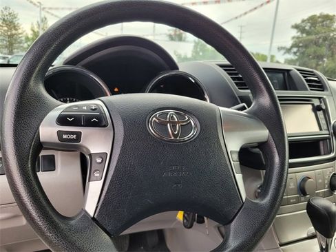 Used 2013 Toyota Highlander Plus image 18