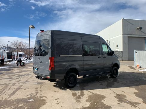 Used 2024 Mercedes-Benz Sprinter 2500 image 3