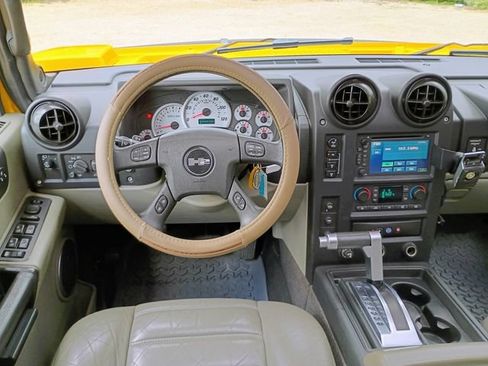 Used 2005 HUMMER H2 w/ Preferred Equipment Group AWD/4WD image 35