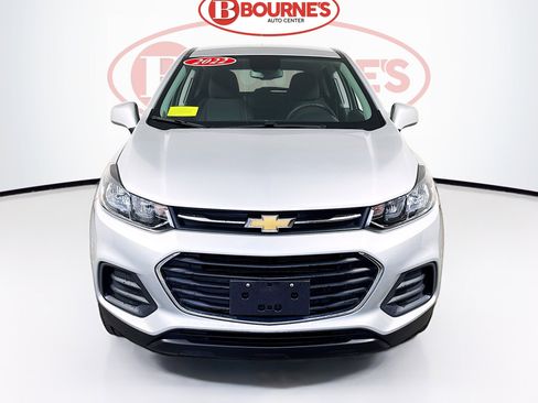 Used 2022 Chevrolet Trax LS w/ Tint and Cruise Package image 4