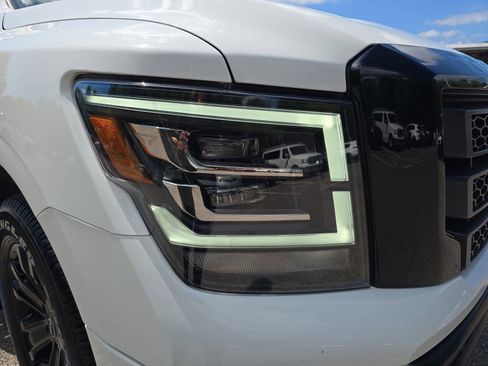 Used 2023 Nissan Titan SV w/ SV Convenience Package RWD image 11