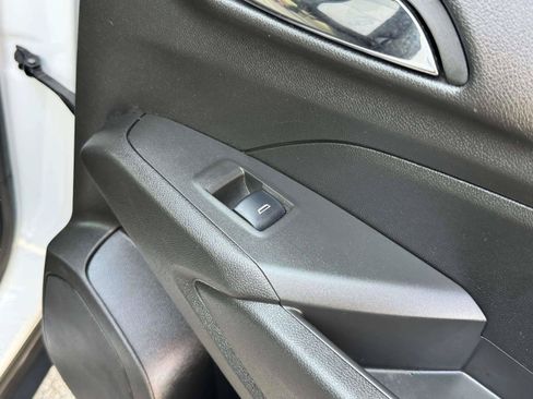 Used 2025 Chevrolet Trax RS w/ Sunroof Package FWD image 45