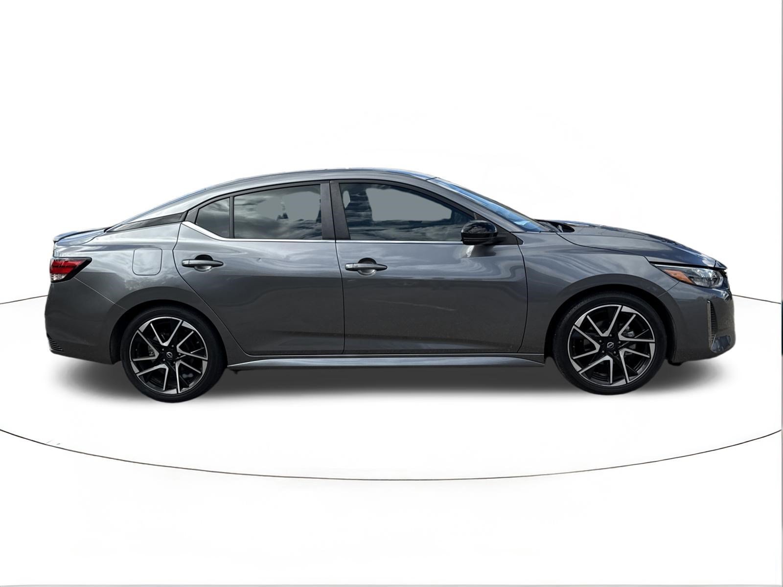 Used 2024 Nissan Sentra SR FWD image 2