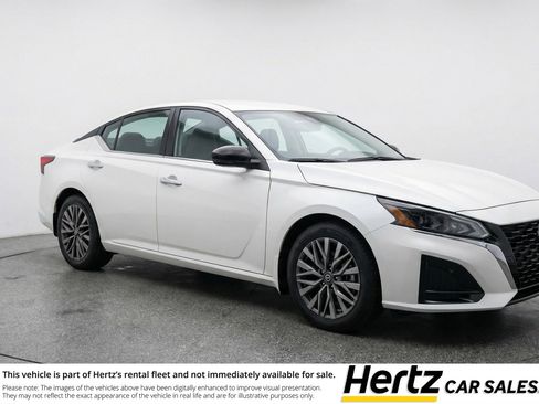 Used 2025 Nissan Altima 2.5 SV FWD image 1