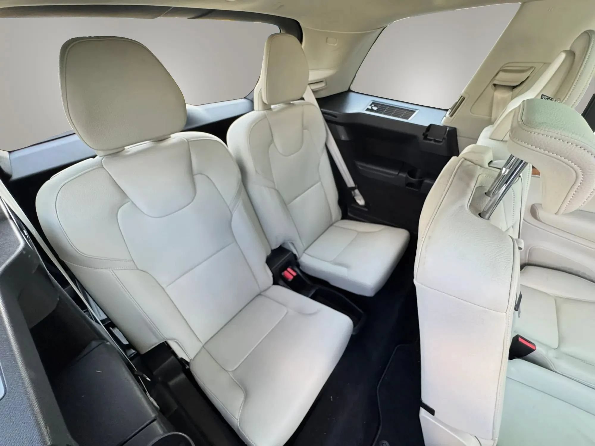 Used 2021 Volvo XC90 T6 Momentum w/ Protection Package Premier AWD/4WD image 17