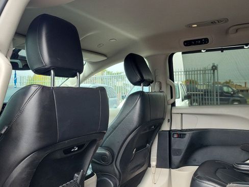 Used 2022 Chrysler Pacifica Touring-L FWD image 25