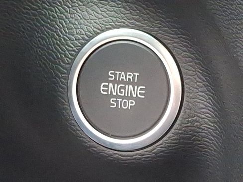 New 2025 Volvo XC40 B5 Plus w/ Protection Package Premier image 19