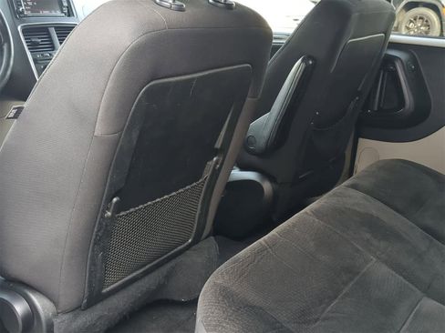 Used 2018 Dodge Grand Caravan SE image 25