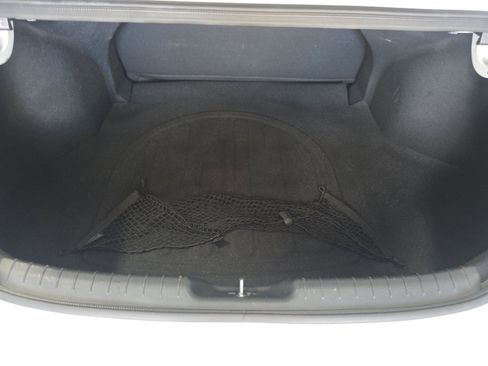 Used 2022 Hyundai Elantra SE FWD image 16