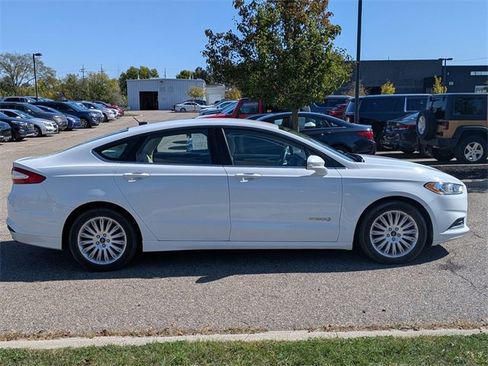 Used 2014 Ford Fusion SE image 5