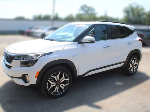 Certified 2023 Kia Seltos SX w/ SX Sunroof Package AWD/4WD image 14
