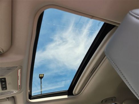 Used 2019 Toyota RAV4 Limited image 9