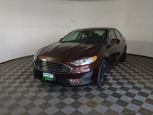 Used 2019 Ford Fusion SE FWD image 15