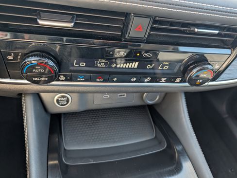 Used 2021 Nissan Rogue SL AWD/4WD image 32