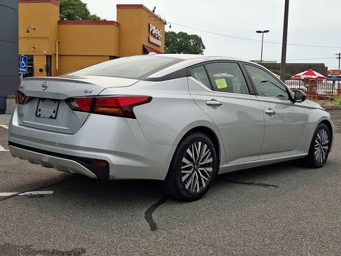 Used 2024 Nissan Altima 2.5 SV FWD image 7