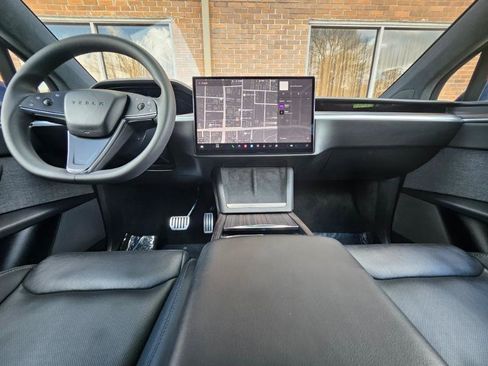 Used 2024 Tesla Model X image 40