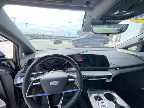 Certified 2025 Cadillac Optiq Luxury 1 AWD/4WD image 12