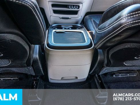 Used 2023 Chrysler Pacifica Touring-L image 33