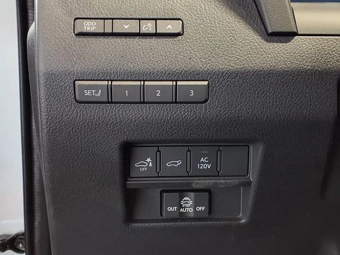 Used 2025 Lexus GX 550 w/ Accessory Package (31) AWD/4WD image 17