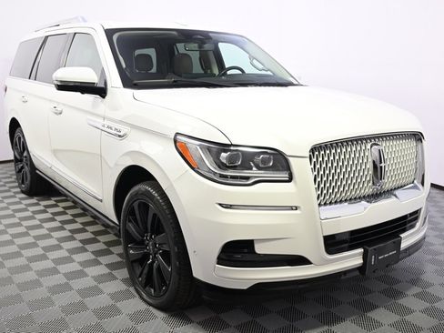 Certified 2022 Lincoln Navigator Reserve image 8