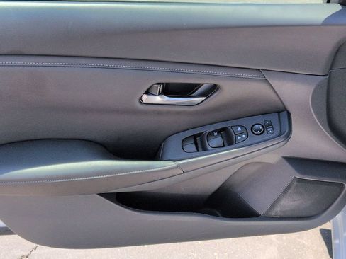 Used 2024 Nissan Sentra SV FWD image 25