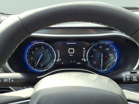 New 2026 Chrysler Pacifica Select AWD/4WD image 25