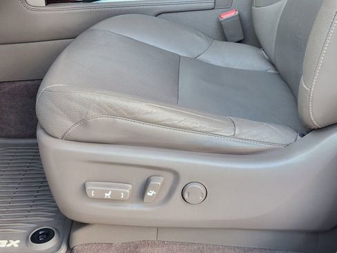 Used 2017 Lexus GX 460 Premium w/ Premium Package image 24