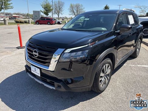 Used 2025 Nissan Pathfinder SL FWD image 12