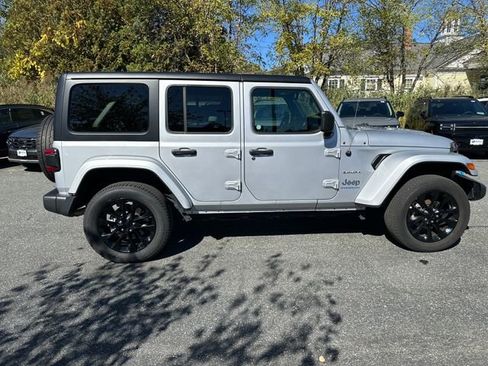 Used 2023 Jeep Wrangler Unlimited Sahara image 6