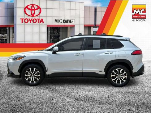 Used 2024 Toyota Corolla Cross AWD Hybrid w/ Moonroof Package image 2