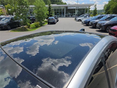 Used 2023 Toyota Prius XLE FWD image 11