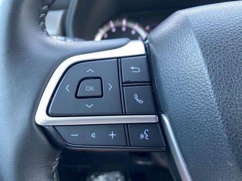 Used 2024 Toyota Highlander LE image 17