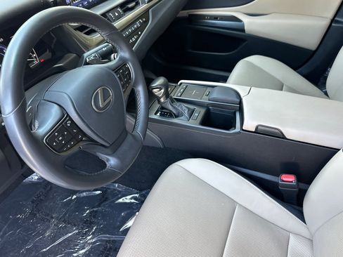 Used 2021 Lexus ES 350 w/ Accessory Package FWD image 4