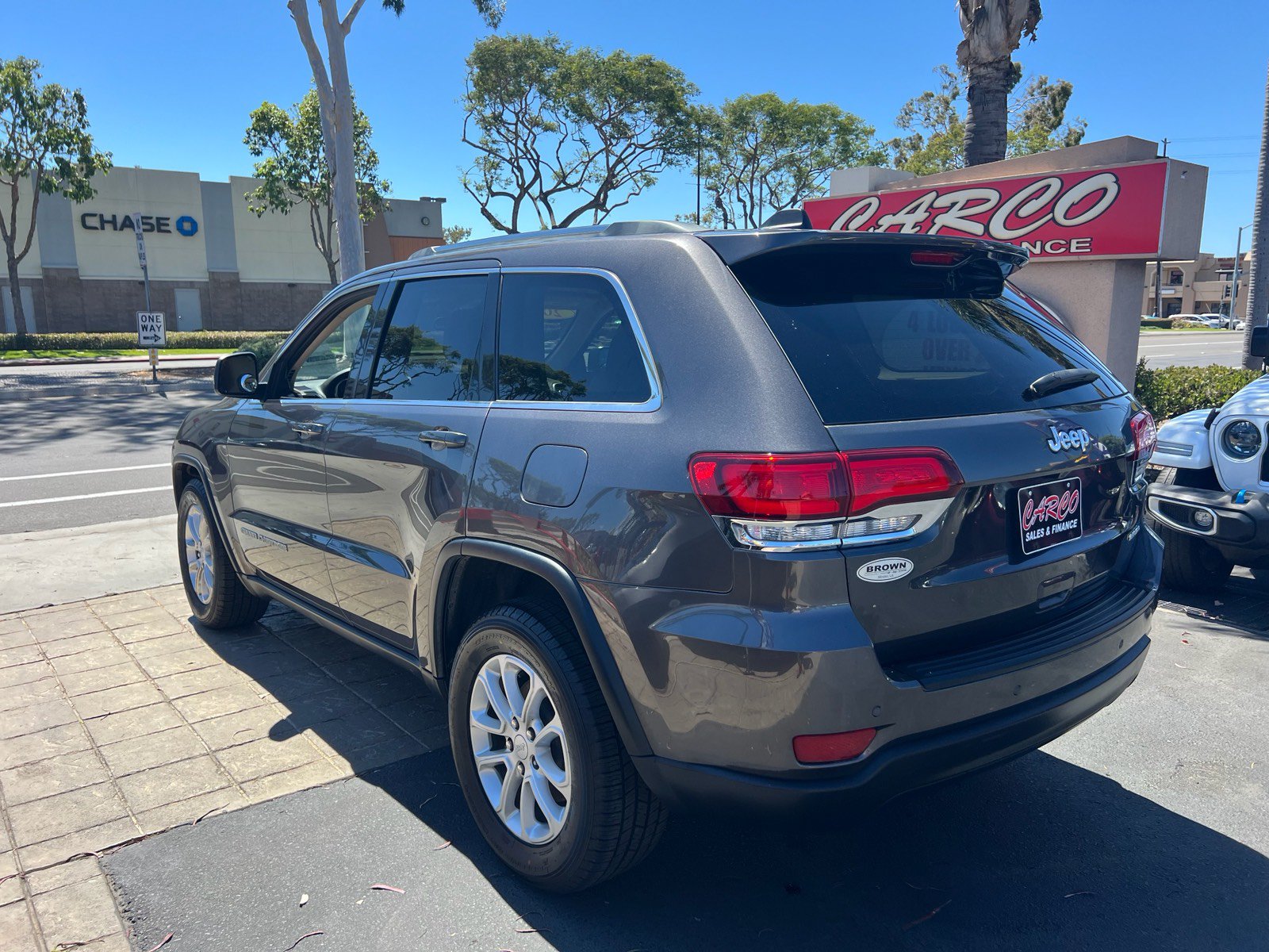 Used 2021 Jeep Grand Cherokee Laredo RWD image 8