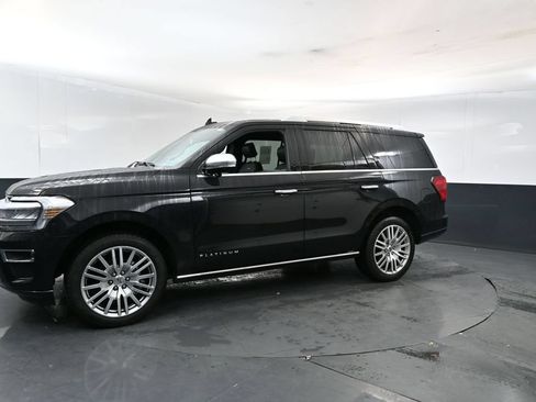 Used 2023 Ford Expedition Platinum AWD/4WD image 2