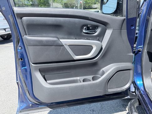 Used 2018 Nissan Titan SV w/ SV Convenience Package image 26