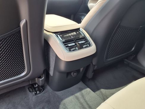 New 2026 Volvo XC90 B5 Plus AWD/4WD image 18
