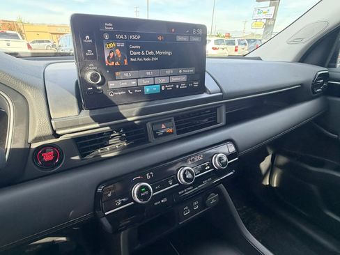 Used 2025 Honda Pilot Touring image 17