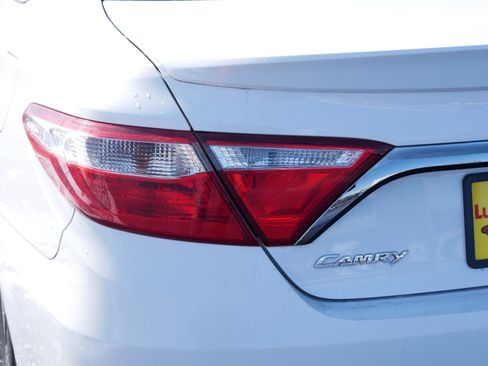 Used 2017 Toyota Camry SE image 17