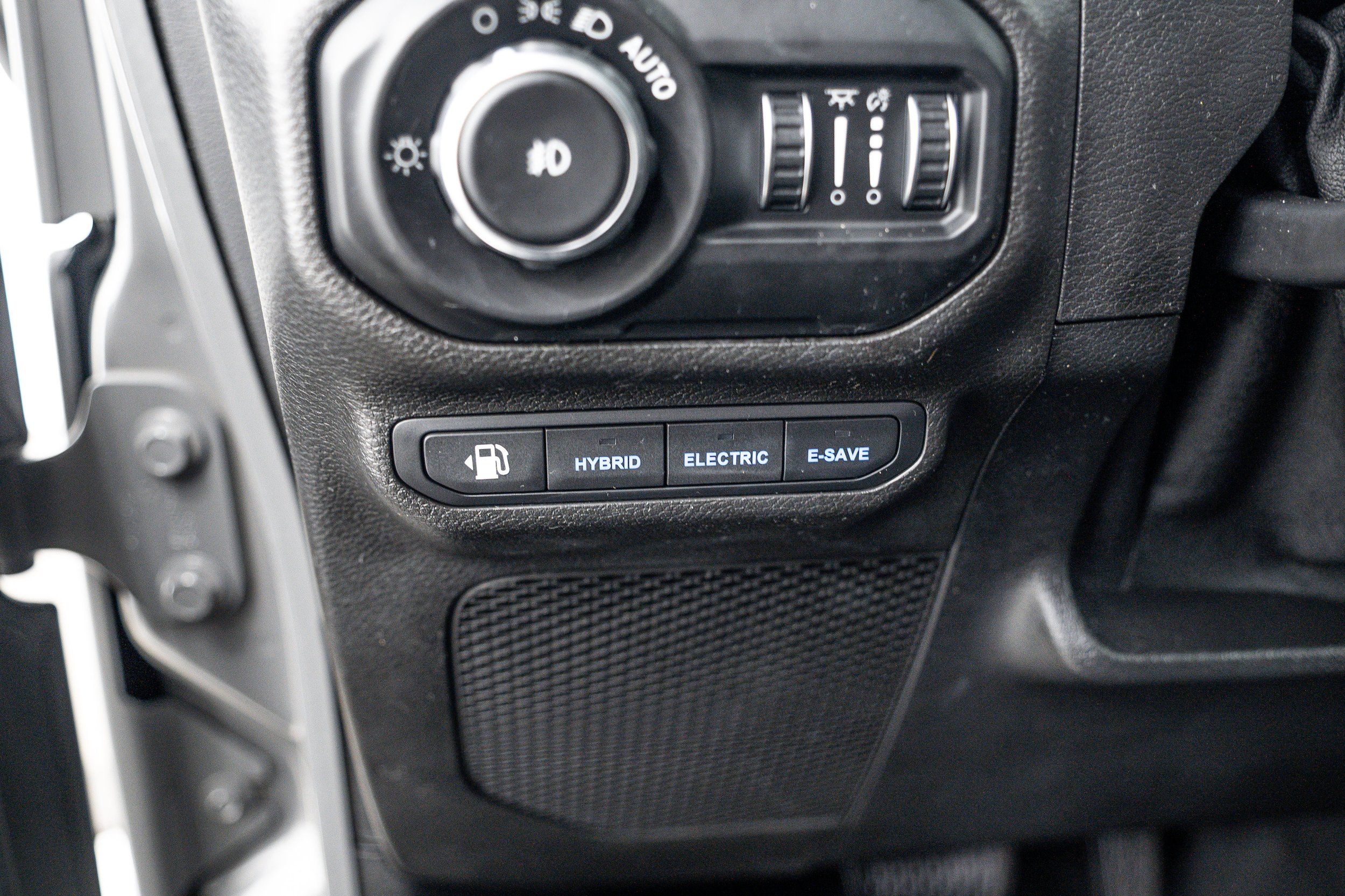 Used 2021 Jeep Wrangler Unlimited Sahara w/ Cold Weather Group AWD/4WD image 14