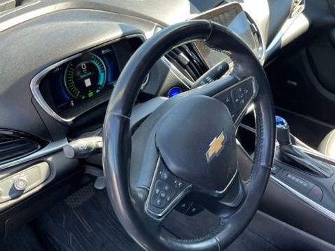 Used 2018 Chevrolet Volt Premier w/ Driver Confidence Package FWD image 13